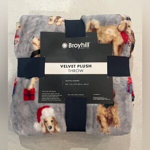 Broyhill Velvety Plush Throw with Christmas Dog Print. NEW!